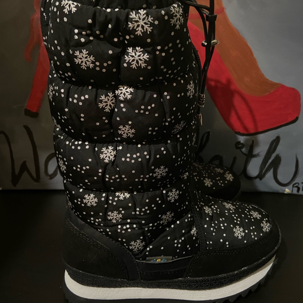 Women’s Snow Boots Size 6